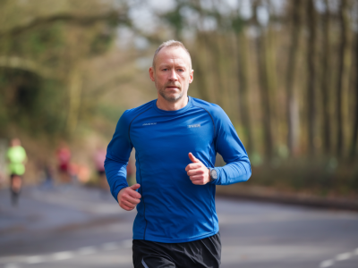 Wie du einen 12-wöchigen richtplan für halbmarathon erstellst und an deine berufliche belastung anpasst